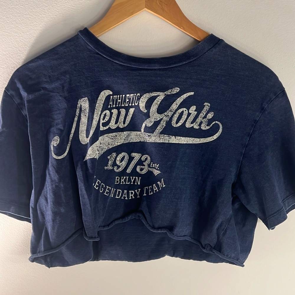 Garage cropped graphic tee